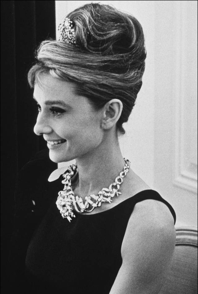 纪梵希与赫本的旷世情缘为赫本终身未娶赫本逝世后亲自抬棺