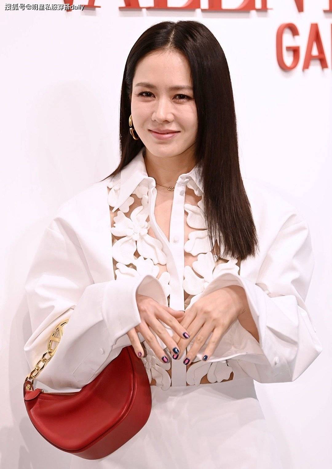 原创42岁孙艺珍生图曝光真实状态皮肤紧致有细纹穿白裙很温柔