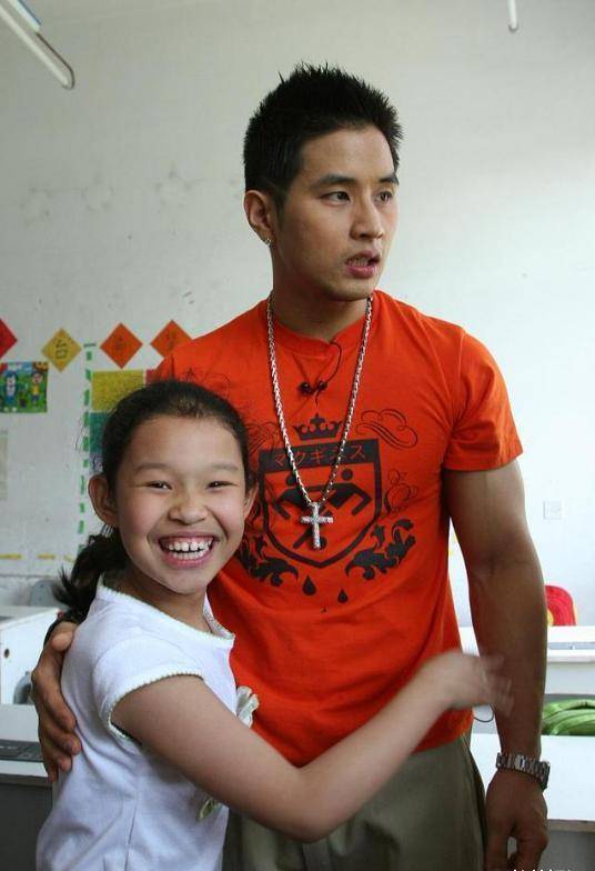 原创入美身份被禁止回来的刘承俊下跪道歉都不管用解气吗