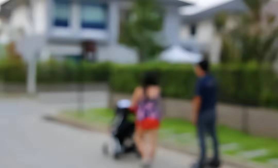 保姆深夜变身红灯区女王忙完家务趁雇主入睡召嫖男客上门