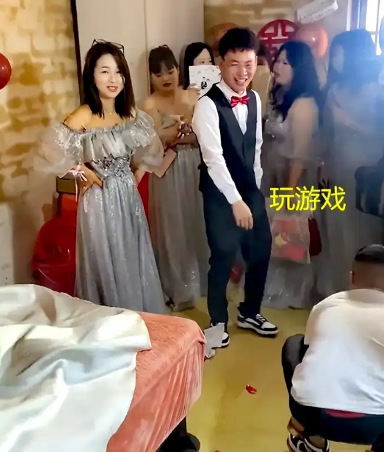 原创广东一位伴郎用酒泼伴娘好好的婚礼弄得一团糟新郎新娘欲哭无泪
