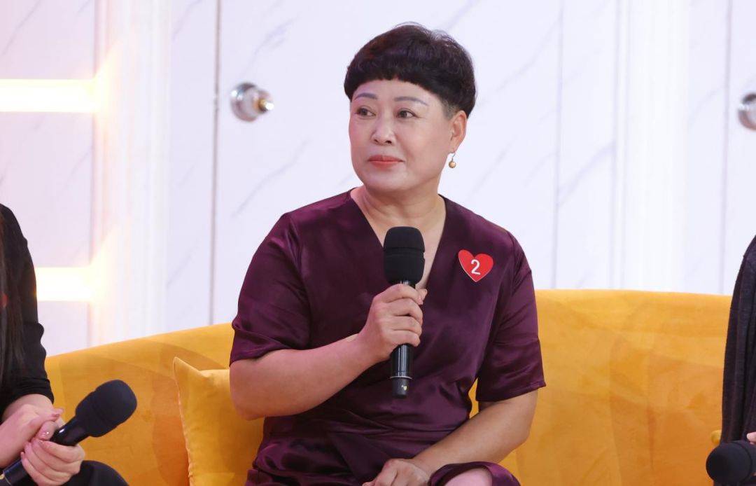 二号女嘉宾张春红今年46岁,在家族企业工作.