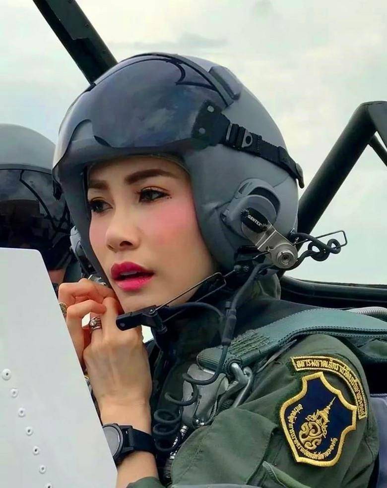 诗妮娜的经历将被搬上荧幕,精彩部分为:与侍卫的爱