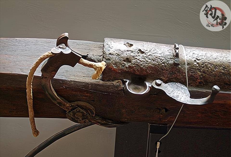 明朝的三眼铳独步天下是最早的机枪其实它只是个锤子