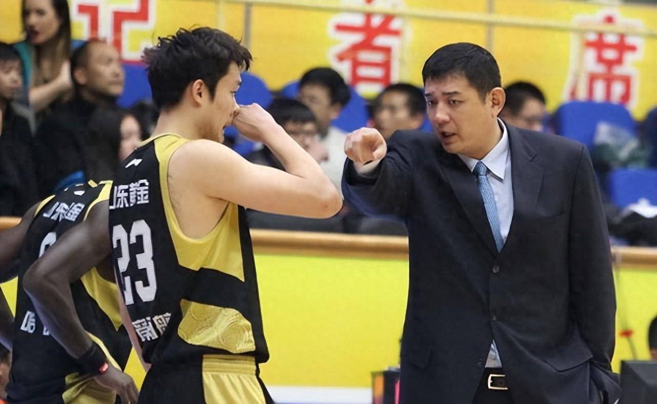 山东高速男篮巩晓彬获球迷认可盘点巩大师执教期间的矛盾球员