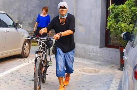 原创鬼脚七谁说成龙动作是杂耍全世界就他的动作最实在现在才是花架子