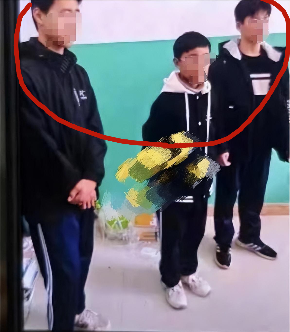 脊背发凉!三名初中生残杀同学,分工明确,父亲后悔没早察觉这点