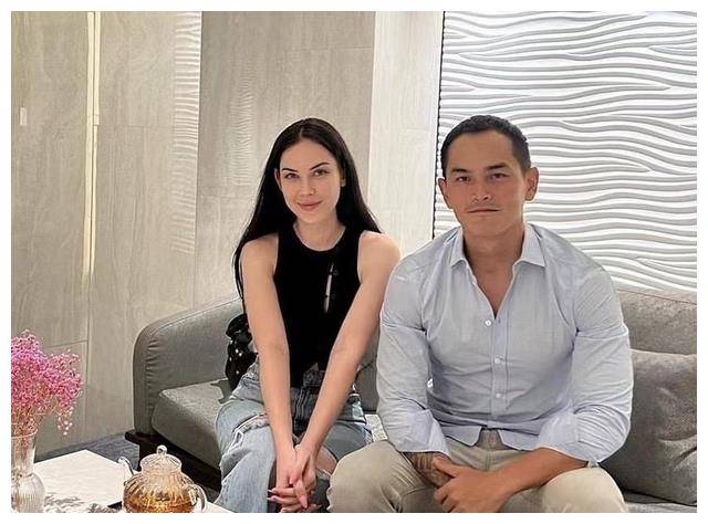 原创aump前男友正式宣布新恋情hisopok与女星matt甜蜜牵手粉丝惊呼