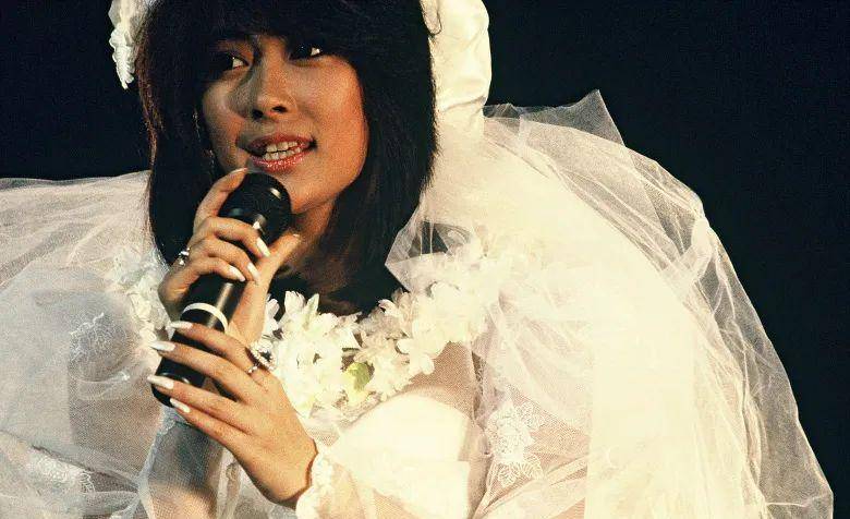 原创曾被称作国外第一美女经历爆红分手弃子52岁又被嘲脸僵老化