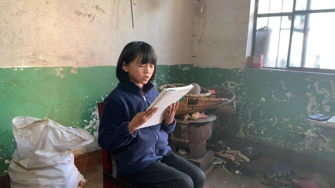 原创爸爸被蜂蜇伤身亡奶奶不堪打击去世妈妈再嫁三个娃咋活