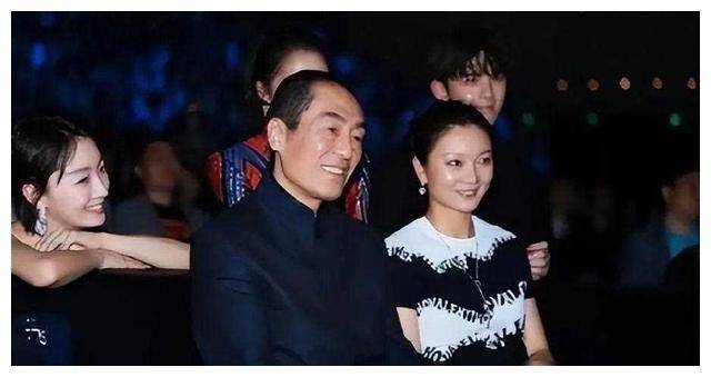 张艺谋与姜文妻子同框谁是家庭主妇一瞥分晓