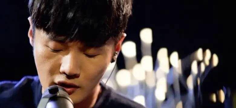 38岁李荣浩15岁辍学19岁车祸险丧命10年幕后终逆袭成导师