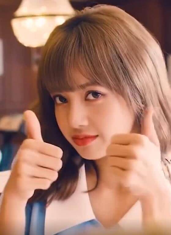 原创为何都说lisa是真人版洋娃娃当镜头拉近看清睫毛羡慕了