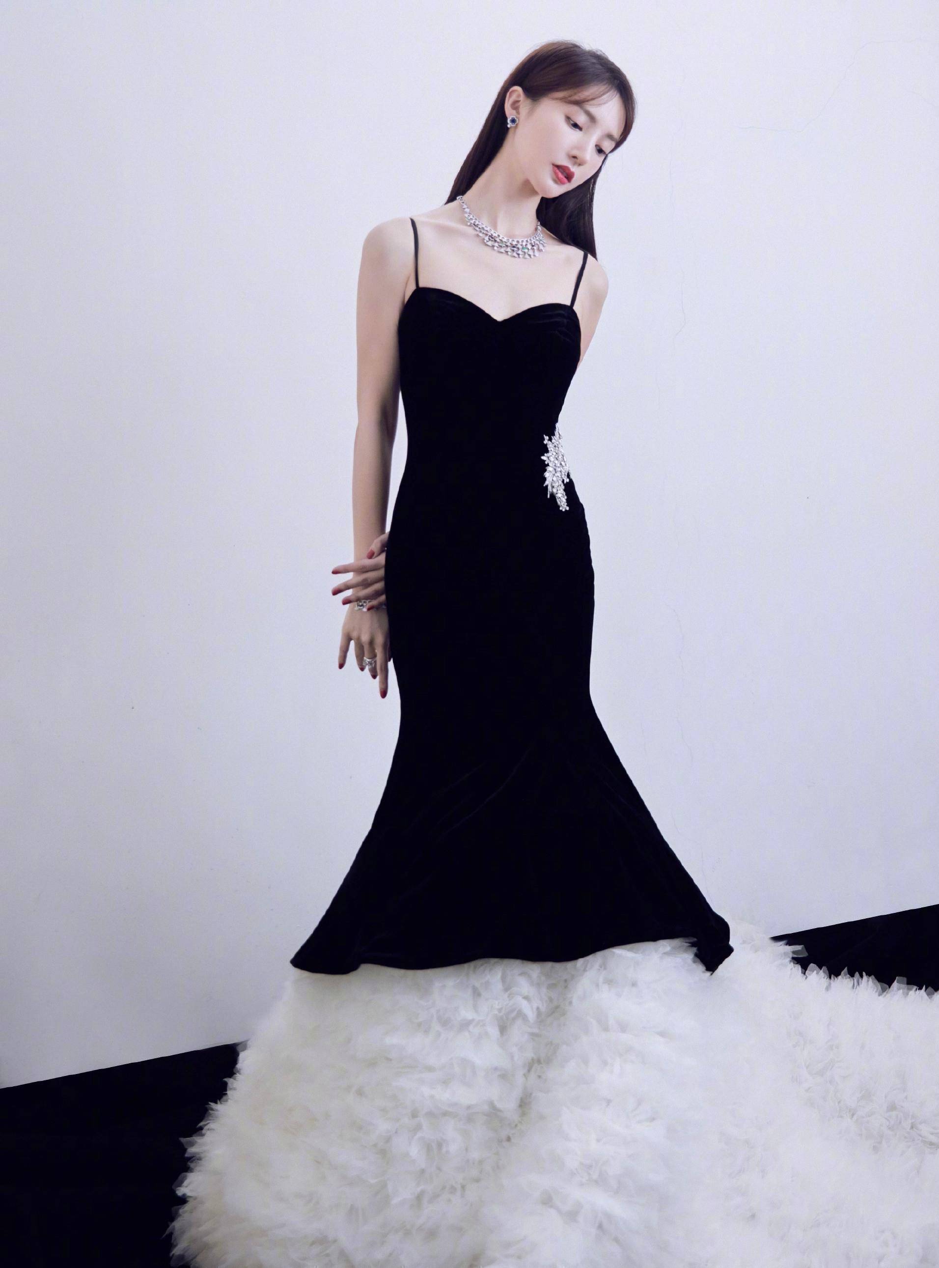 原创金晨又把红配绿带火了明明是奇葩搭配却意外俏皮又减龄