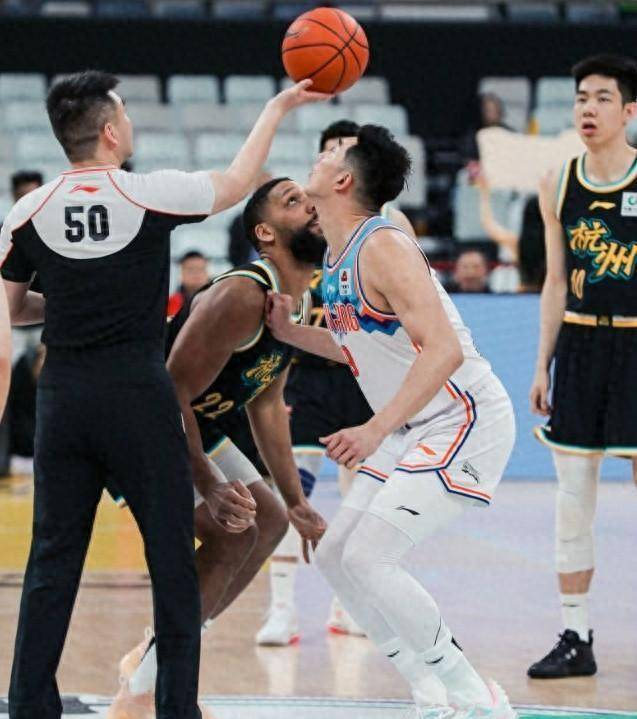 内援尴尬表现引球迷怒斥_吴冠希_比赛_质疑