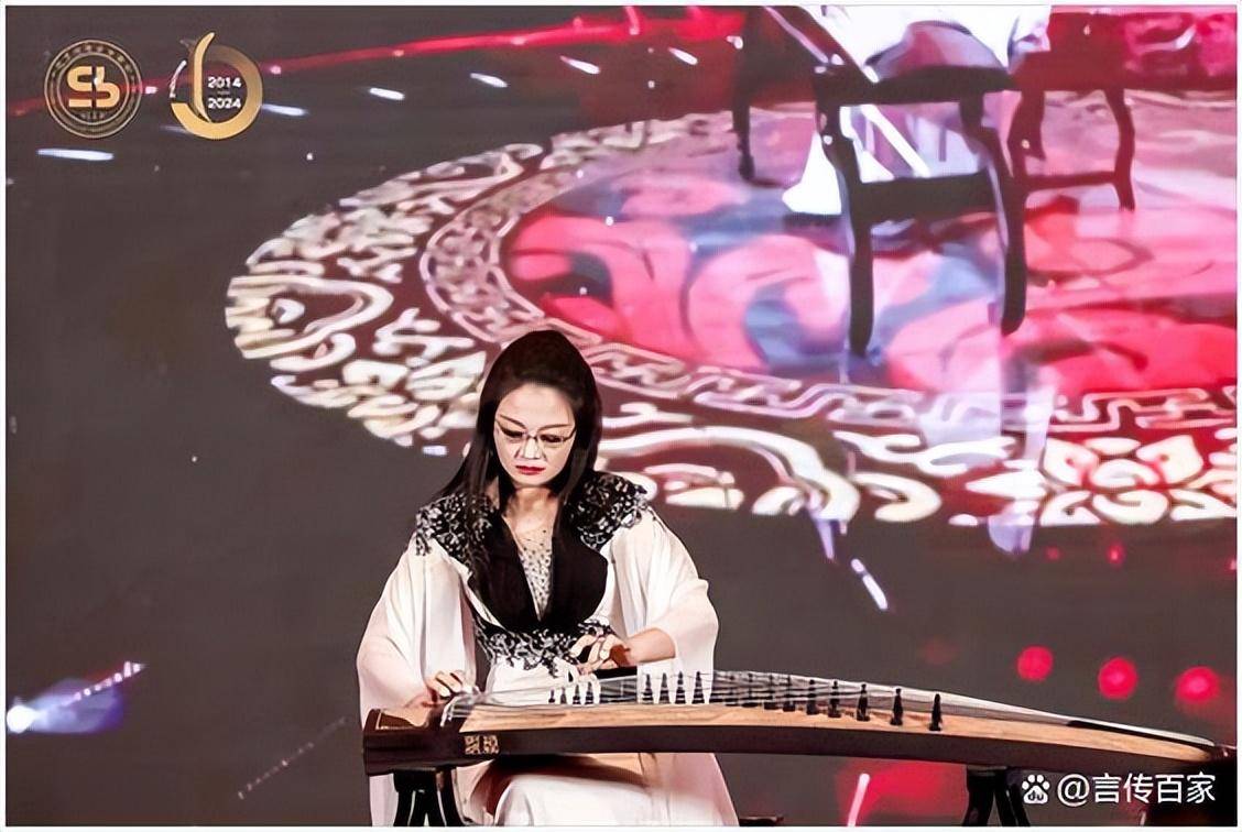 朗诵/制作:闲庭信步古琴协奏:陈璨古筝演奏:姜淼作曲:王天一《凤箫吟