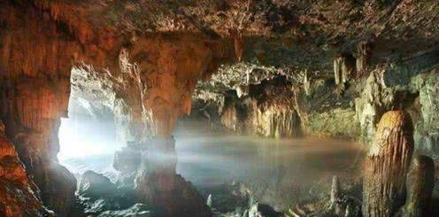 湖南山洞发现真龙在洞里吞云吐雾专家起码躺了上千年