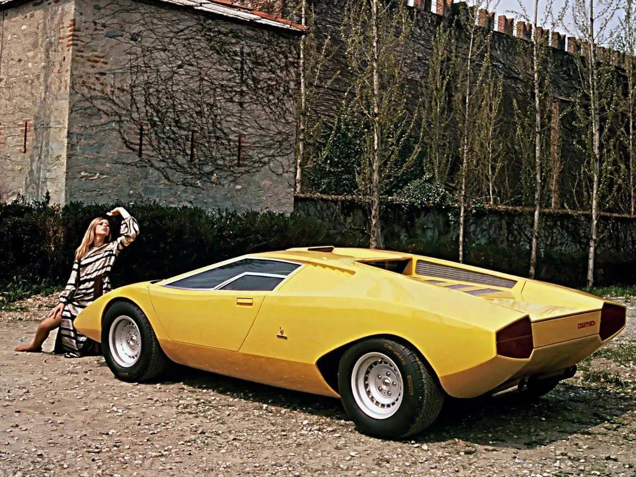英国市场上最便宜兰博基尼countach ,1982年lp 500s仅需18万英镑_搜狐