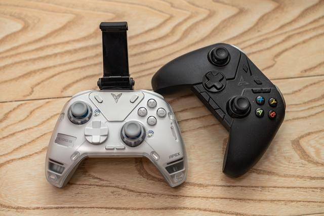 499 元的飞智八爪鱼 4 游戏手柄值不值