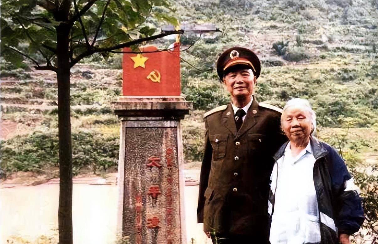 二渡赤水后张震因一碗酒误事担架上躺40天差点留地方打游击