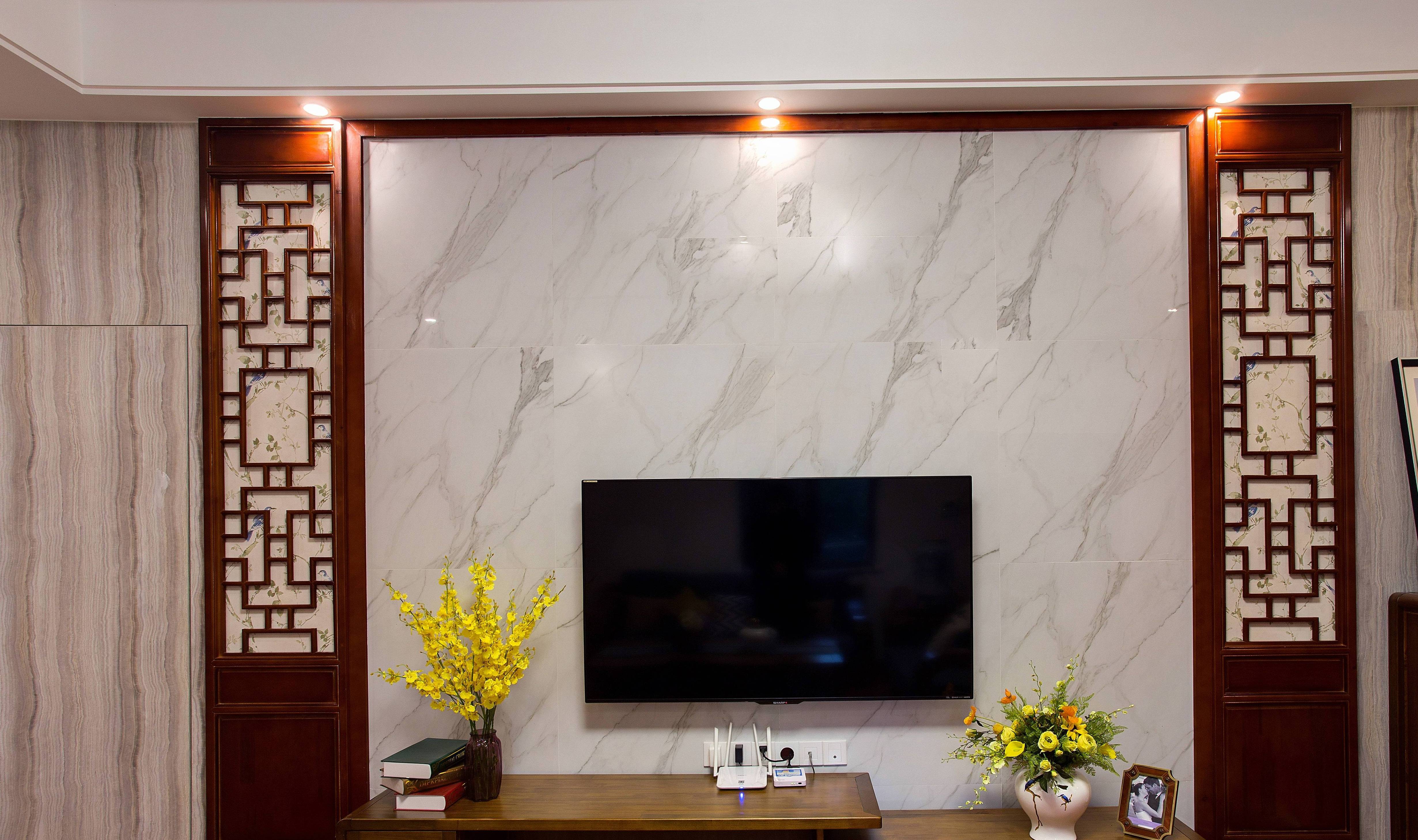 入户便可以感受到整体装饰自然焕发出来的中式古典气息.客厅空