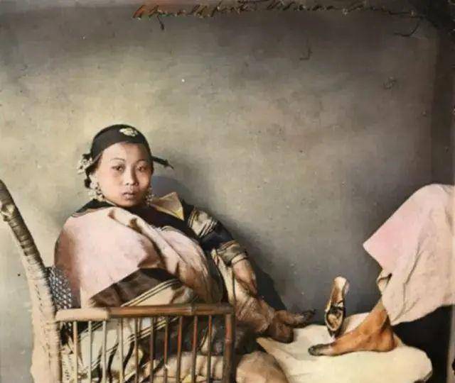 清宫戏都是骗人的一组老照片还原清朝女性的衣食住行