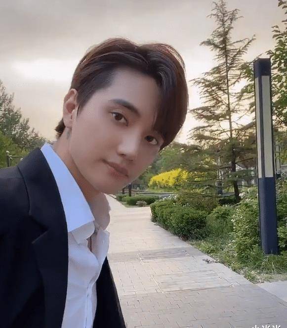 原创还记得拿着汪涵的银行卡离开的小五如今秀恩爱要当中国女婿的节奏