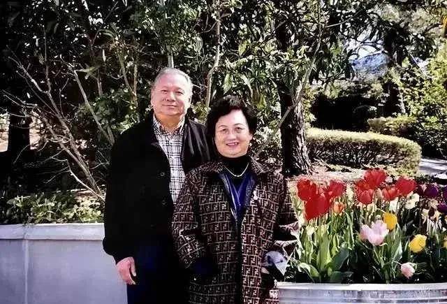洪君彦,经历两段失败的婚姻之后,60岁找到真爱