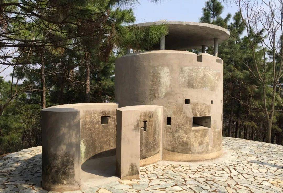 碉堡有射击孔,狙击手能通过该孔射击里面的士兵吗?