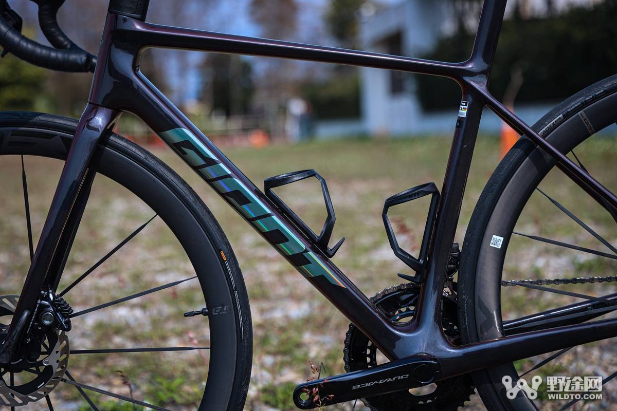 这款新tcr自行车代表了giant工程团队与其cadex共同打造的佳作.