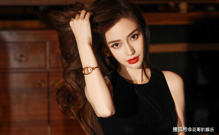 给了不少被封禁的艺人一个新发展思路,除了angelababy杨颖,包括已经被