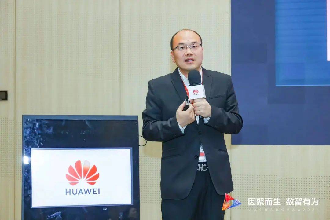 助车企加速转型"专题论坛上,软通动力数字基础设施与集成助理副总裁