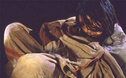 原创雪山挖出一具不腐女尸已安详沉睡了600年尸检让人后背发凉