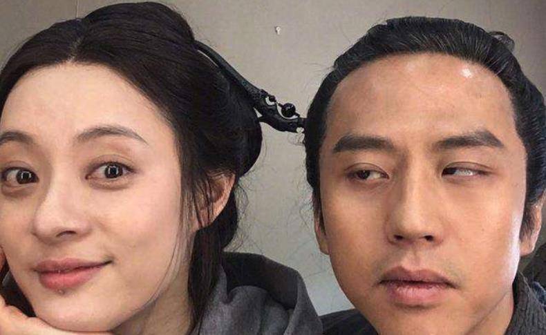 邓超孙俪夫妇,和其他的明星夫妻有些不同,因为他们既不像陆毅鲍蕾夫妇
