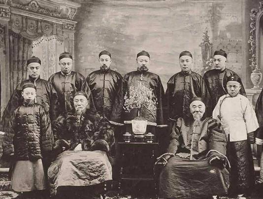 原创清朝时期的家族影集图5是李鸿章家族图8类似幼儿园