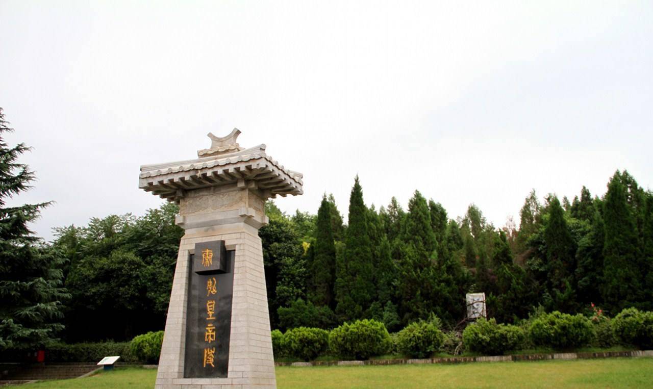 专家:周围有"五爪金龙"_秦始皇_陵墓_骊山