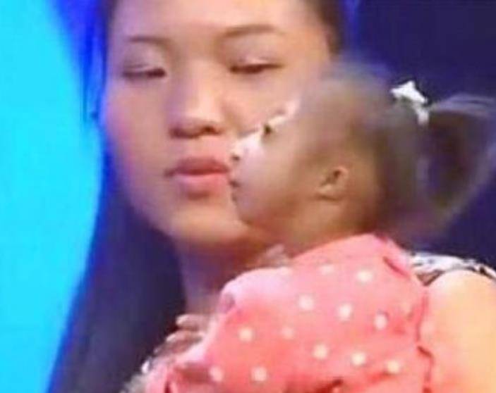 湖南妇女生下"猴孩",马戏团想用重金买走,父母称,绝不可能_刘兴莲