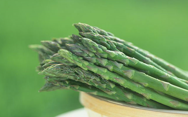 苦瓜瓜体上有一粒一粒的果瘤,果瘤愈大愈饱满,表示瓜肉愈厚;反之则瓜