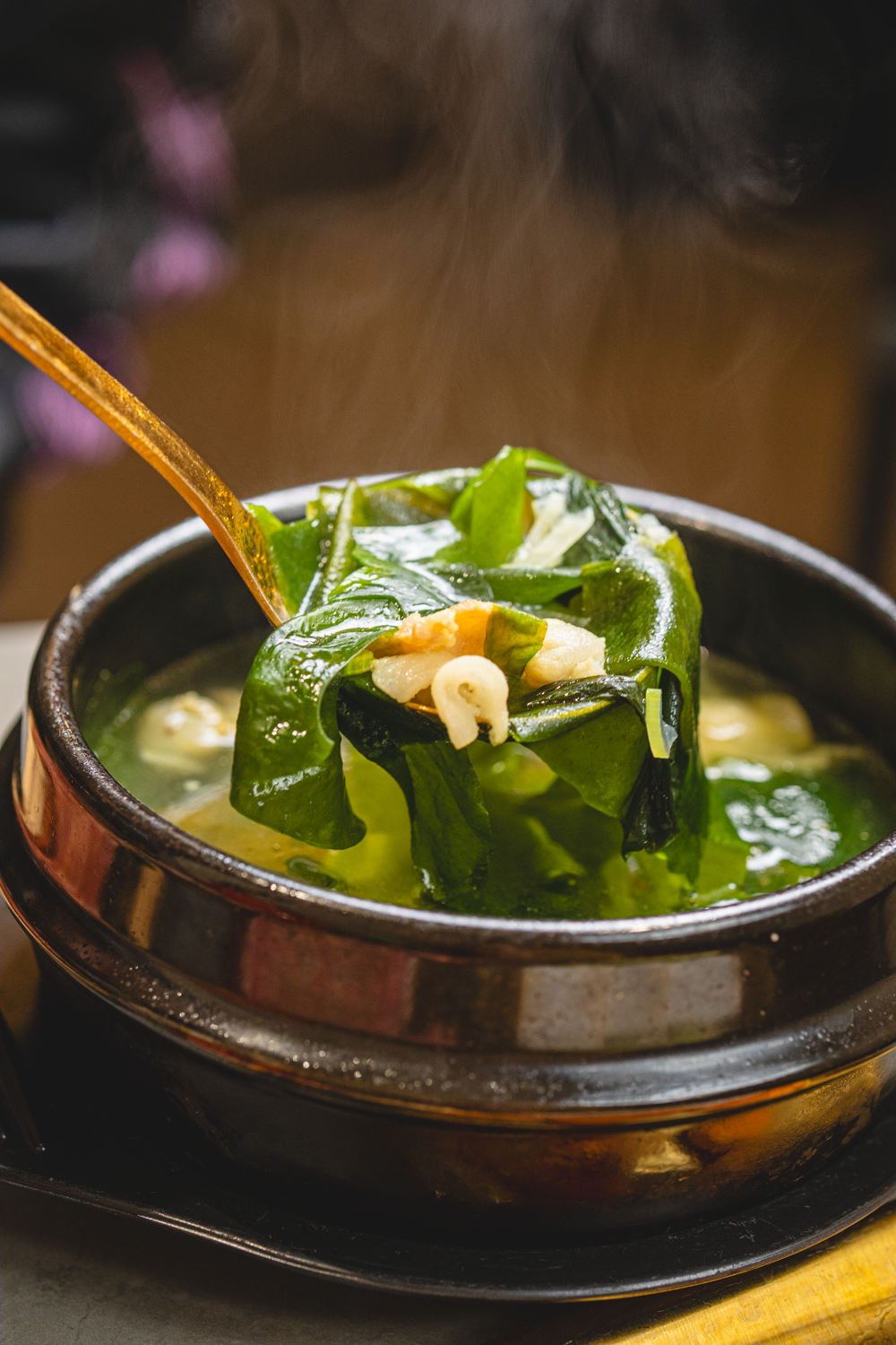 经典的韩式五花肉海带汤,边吃烤肉变喝上一碗,暖心又暖胃.