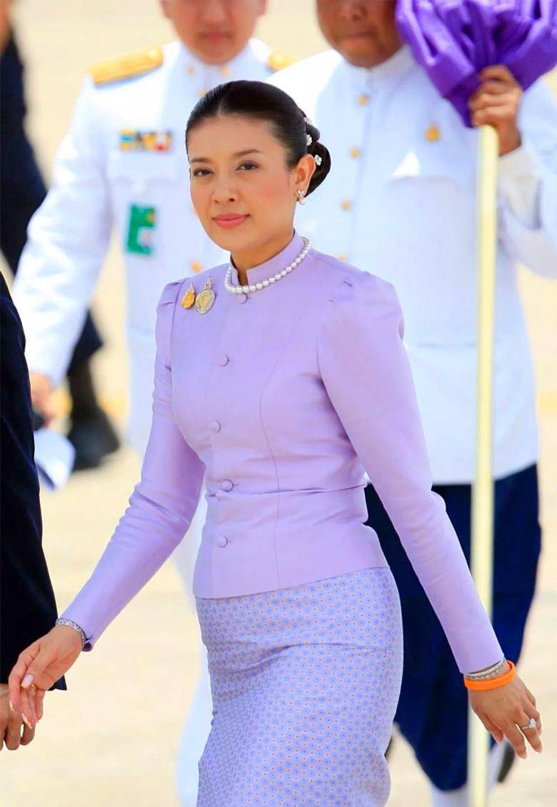 诗妮娜贵妃并非真心和西拉米过不去只因好胜心强成苏提达棋子