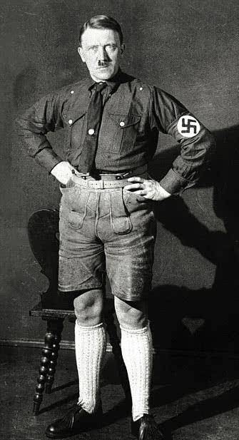 希特勒腹肌照图片
