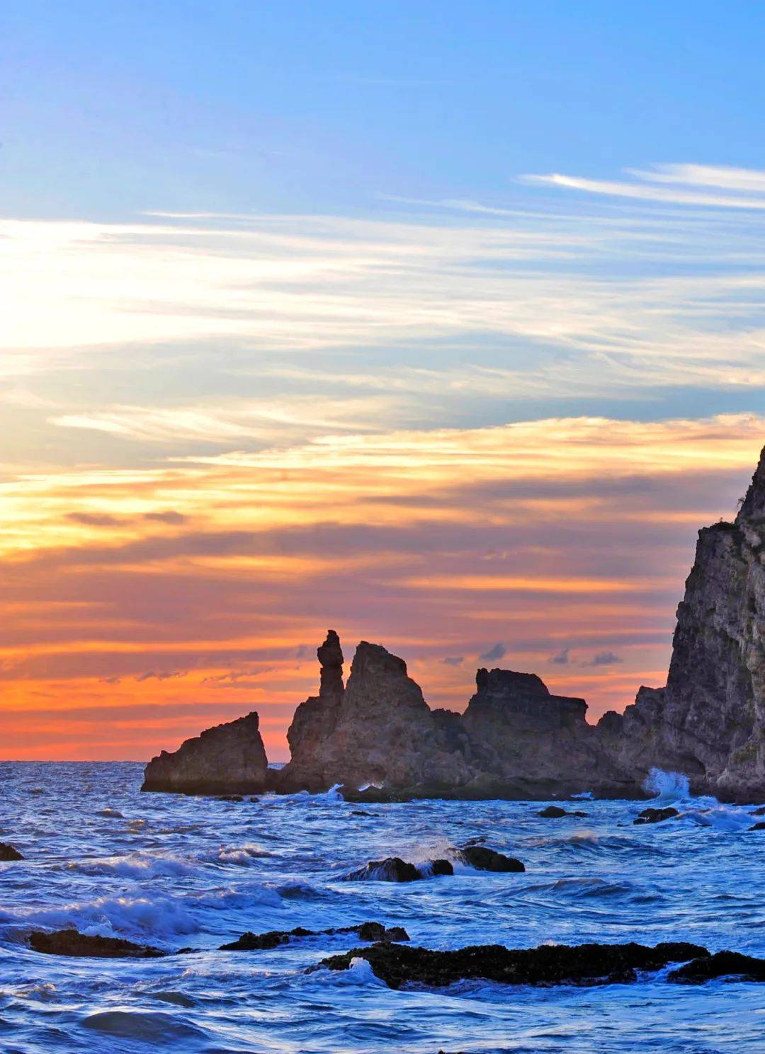 长岛又称庙岛群岛或长山列岛,纵贯胶辽半岛,地理位置独特,处黄渤海