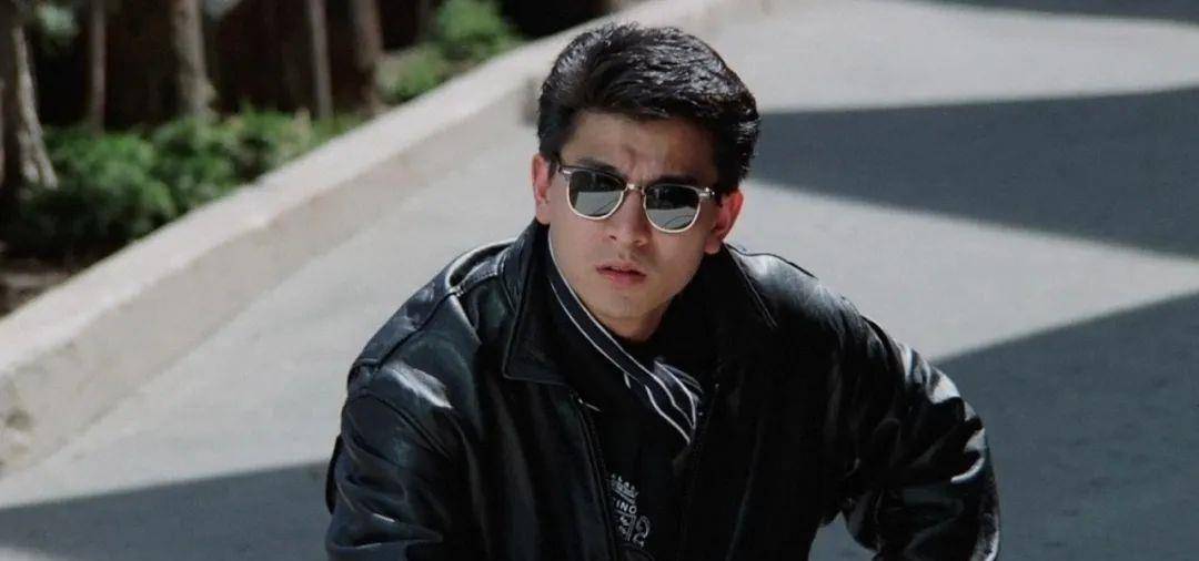 原创皮衣天王刘德华从赌神到莫斯科行动穿了30多年皮衣