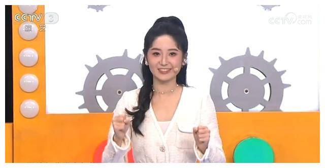 严尚嘉登顶主持圈成功固定星光大道开门大吉