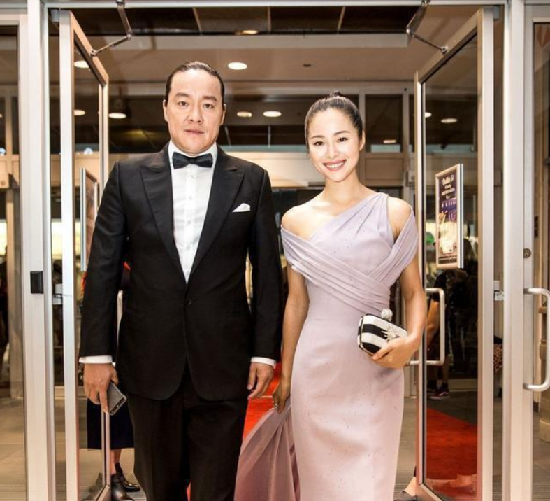 嫁给了导演赵汉唐的江一燕,现在全家定居云南乡下,生活如诗如画_家人