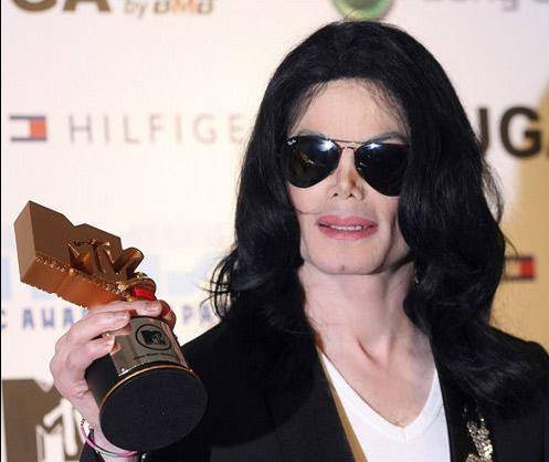 他是国际巨星演唱会导致几千人晕倒到底是天使还是魔鬼