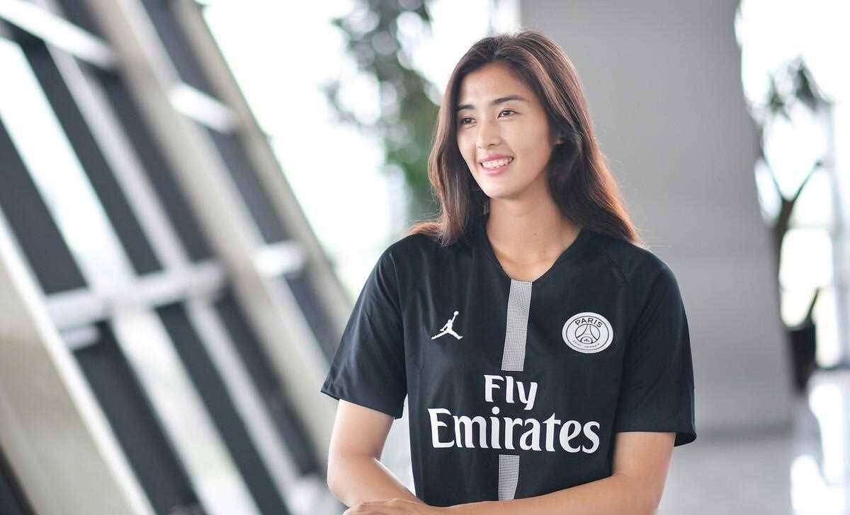 赵丽娜赚少不影响踢球质量