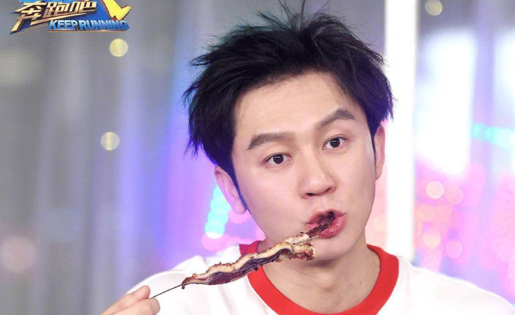 那一起来看看官宣排名吧,李晨是官宣的第一位,作为《奔跑吧》的老嘉宾