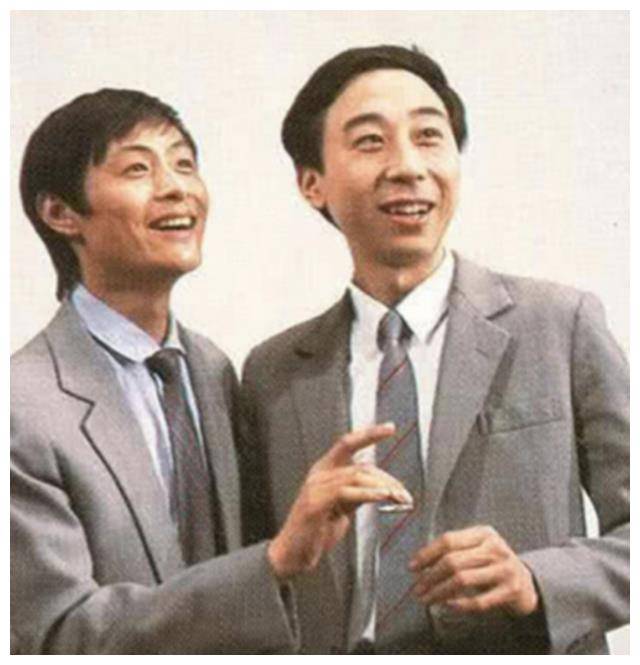 那么,先给大家介绍一下我们的男主角,就是相声演员刘伟冯巩.