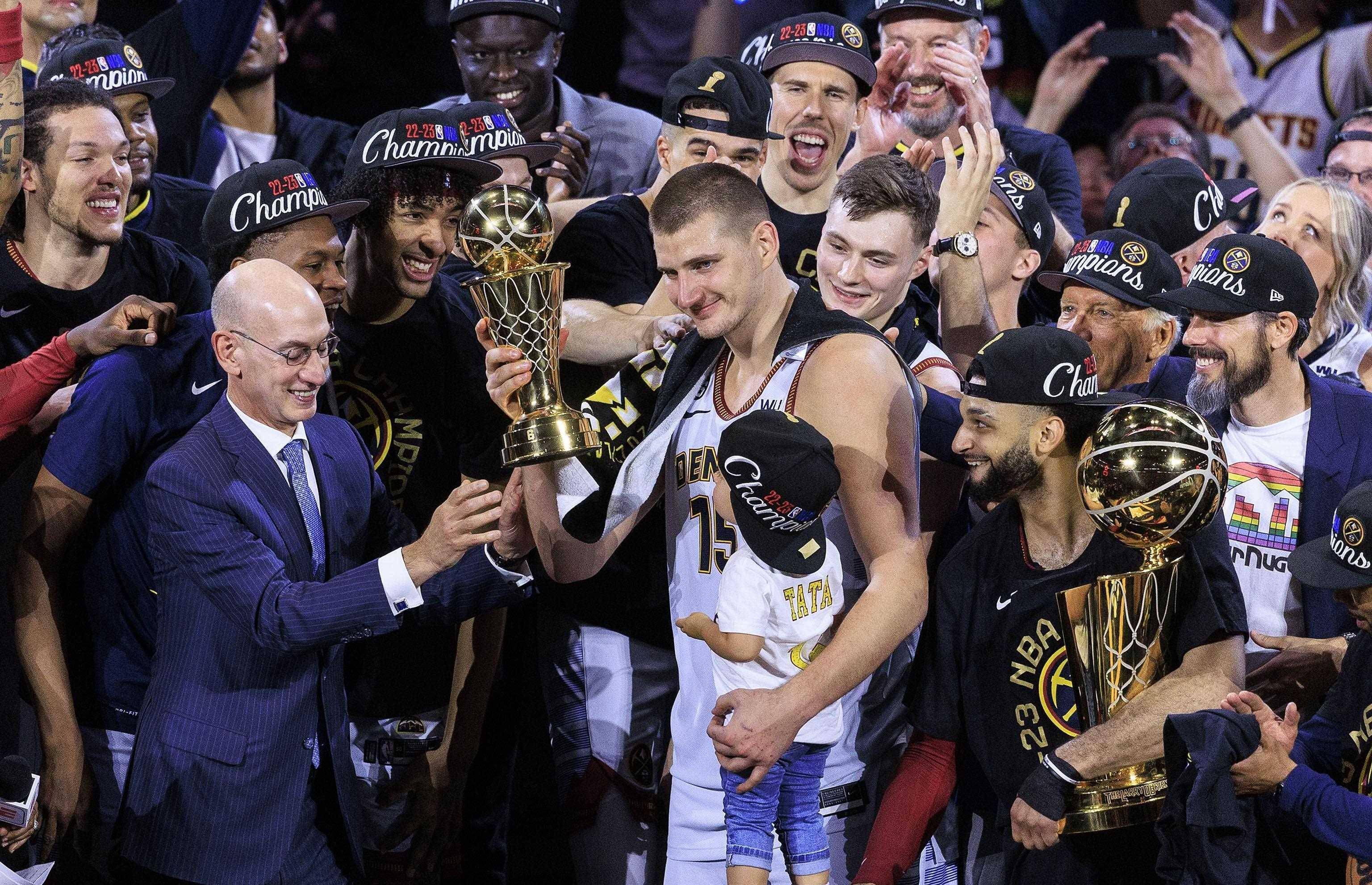 约基奇等球员是否值得拥有雕像的讨_城市_洛杉矶湖人_原则